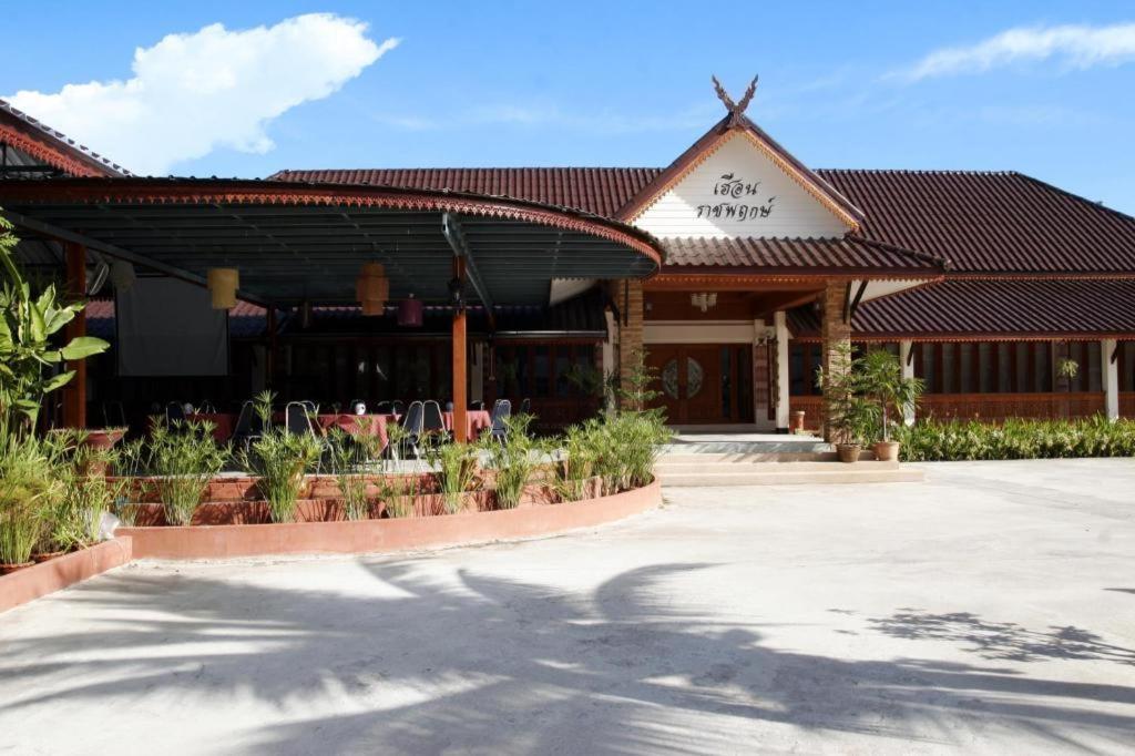 Ratchaphruek 2007 Hotel Chom Thong Exterior foto